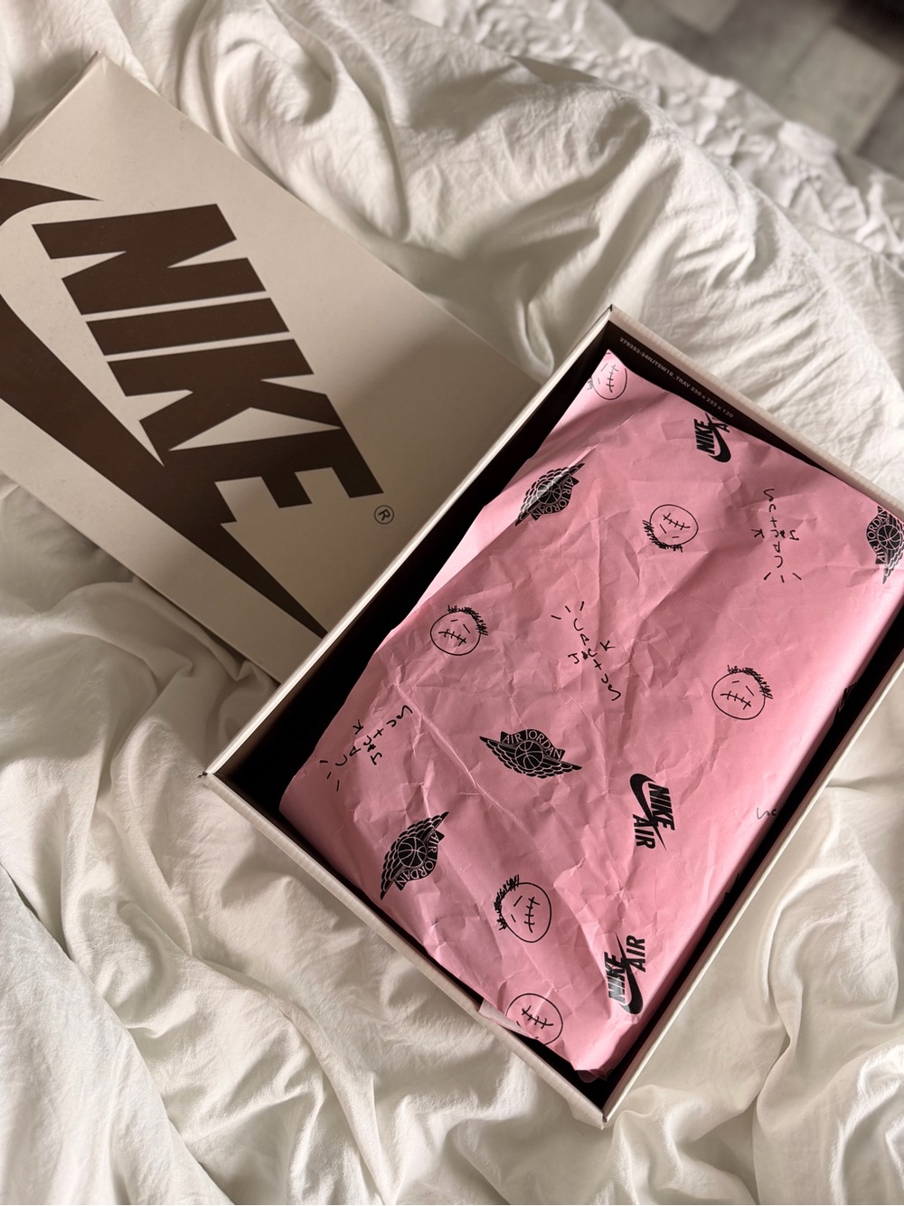Travis Scott x Wmns Jordan 1 Retro Low OG SP ‘Canary’ - Picture 5 of 16